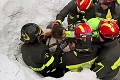 Prvé úspechy záchranárov po páde lavíny na hotel v Taliansku: 8 ľudí sa pred smrťou ukrylo v kuchyni!