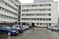 Ľudia pred slovenskými nemocnicami strácajú trpezlivosť: Parkovné platiť nechceme!