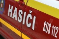 Banskobystrickí hasiči vyslobodzovali z auta dve deti: Matka spravila zásadnú chybu!