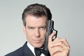 Herec Pierce Brosnan si užíval more s manželkou: Toto je moja XXL bond girl!