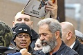 Mel Gibson na prechádzke v Los Angeles: Fanúšikovia sa naňho vrhli!