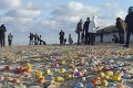 Severné more vyplavilo obrovské prekvapenie: Na pláži ostrova Langeoog sa našli tisíce kindervajíčok!