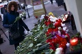 Rusko smúti: Ľudia sa v Moskve lúčia s obeťami havárie lietadla, ktoré sa zrútilo do Čierneho mora
