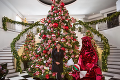 Keď Vianoce, tak vo veľkom: Takýmito honosnými stromčekmi sa pýšia Kardashianky!