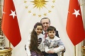 Na internete opisovalo hroznú situáciu v Sýrii: Tweetujúce dievčatko sa stretlo s Erdoğanom