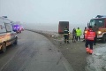 Nehoda v Trnavskom kraji: Auto sa zrazilo s autobusom, ktorý viezol 15 ľudí