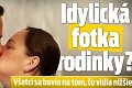 Idylická fotka rodinky? Všetci sa bavia na tom, čo vidia nižšie!