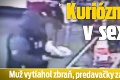 Kuriózna lúpež v sexshope: Muž vytiahol zbraň, predavačky zachránili dildá!