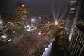 Masívne demonštrácie Juhokórejčanov prinášajú svoje výsledky: Parlament bude hlasovať o odvolaní prezidentky
