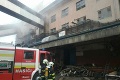 V bratislavskej spoločnosti Palma horelo: S ohňom bojovalo 26 hasičov!