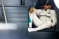 Pole position v Číne pre Rosberga, Hamilton odštartuje ako posledný