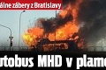 Brutálne zábery z Bratislavy: Autobus MHD v plameňoch!