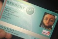 Opitý študent si objednal ISIC kartu, nemal to robiť: Z jeho fotky na nej dostanete záchvat smiechu!