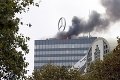 Nákupné centrum v Berlíne zachvátil požiar: Stĺp dymu bolo vidieť do diaľky!