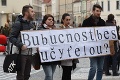 2000 učiteľov na Slovensku sa zapojilo do štrajku: Chcú o 230 eur viac