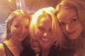 Twiinsky sa na Playboy párty nestratili: Odhalené brušká a selfie s Pamelou!