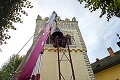 Prasknutý megazvon opravili po 500 rokoch: Za obeť musela padnúť časť zvonice