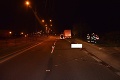 Ďalšia smrteľná nehoda: Kamión zrazil ženu, ktorá v noci kľačala na ceste!