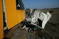 Ranná zrážka vlaku a kamióna pri Veľkom Mederi: Štyria ľudia bojujú o život!