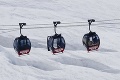Všetci pasažieri z lanovky na Mont Blancu sú v bezpečí: 33 ľudí strávilo noc v kabínkach