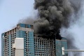 Mrakodrap v Emirátoch zachvátil požiar: Hrozivý pohľad na obrovské plamene!