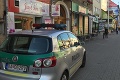 Petra z Bratislavy vytočili policajti parkujúci na chodníku: Čo robili muži zákona v ázijskom bistre?