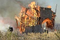 Obrovský požiar v Prahe: Horia filmové kulisy na Barrandove a dym je vidieť na kilometre ďaleko!