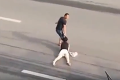 Brutálny útok: Muž ťahal ženu po ulici za vlasy, z reakcie policajta budete v šoku!