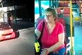 Toto VIDEO z Bratislavy ste už vidieť nemali: Agresívny muž zablokoval autobus, vyletel z auta a...