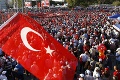 V Istanbule sa stretli desaťtisíce ľudí: Odsúdili pokus o prevrat
