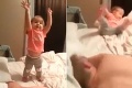Rozkošné video malého dievčatka sa takmer skončilo nešťastím: Reakcia pohotového otca je hitom internetu