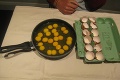 Študent si kúpil v Tescu vajíčka a neveril vlastným očiam: Šanca, že v nich nájde TOTO, je 1:1000 000 000 000...