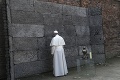 Pápež František navštívil Osvienčim: Na rozdiel od predchodcov sa správal inak!