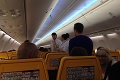 Letuška Ryanairu vyštvala z lietadla muža s platnou letenkou: Neuveríte, aký na to mala dôvod!