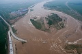 Čínu sužujú povodne: Silné dažde a zosuvy pôdy zabili už najmenej 114 ľudí