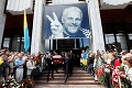 Blízki pochovali novinára Šeremeta: Rozlúčky sa zúčastnil aj prezident Porošenko