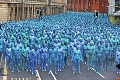 Centrum anglického mesta Hull zaplnilo 3-tisíc modrých naháčov: Neuveríte, čo tam robili!