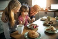 Praženica, smoothie alebo radšej croissant: Sú vaše raňajky naozaj zdravé?