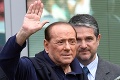 Prvé slová Berlusconiho po prepustení z nemocnice: Nemyslel si, že bude toľko trpieť!