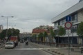 Trnavskú železničnú stanicu obsadili policajti: Našli v zabudnutej taške výbušninu?