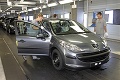 Automobilka Peugeot zavádza štvrtú zmenu: Cez víkendy bude makať 800 nových ľudí!