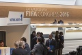 Jeden z kandidátov na prezidenta FIFA pred voľbou odstúpil: Ostatní nasľubovali hory doly!
