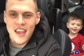 Spievajúci Škrtel šokoval fanúšikov: Keď to zbadali, spev ich zaujímal najmenej!