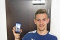 Pozreli sme sa im do súkromia: Čo skrývajú mobily našich futbalistov?