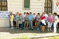 Veriaci si uctili svojho arcibiskupa: Na oslavy Bezákovej vysviacky prišla aj jeho sestra