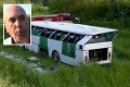 Na východnom Slovensku havaroval autobus s folkloristami, vodič zúri: Drsný odkaz!