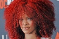 Rihanna doplatila na šialené vlasové kreácie: Veď ona plešatie!