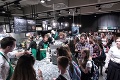 Otvorenie prvého Starbucksu na Slovensku spôsobil davový ošiaľ: Studená sprcha hneď na začiatku!