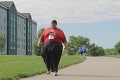 Tento muž patrí k najmohutnejším bežcom sveta: Váži neuveriteľných 283 kilogramov!