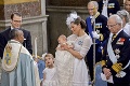 Fotky z krstu princa pobavili svet: Prosím, nechajte ma spinkať!